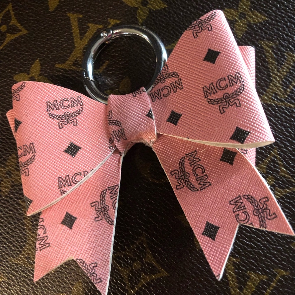 Large keychain bow